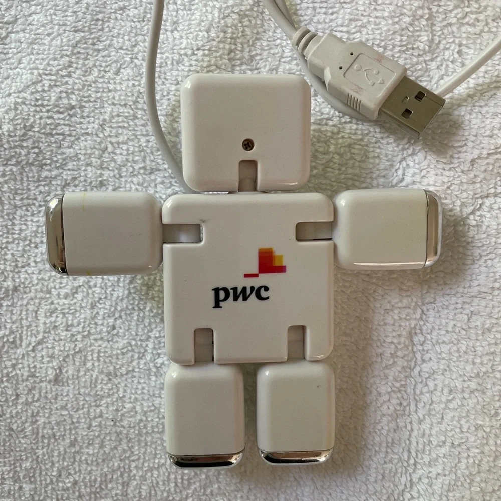 PWC 4 Port USB 2.0 High Speed Hub for PC Laptop Doll Man White